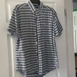 Short sleeve linen button-down